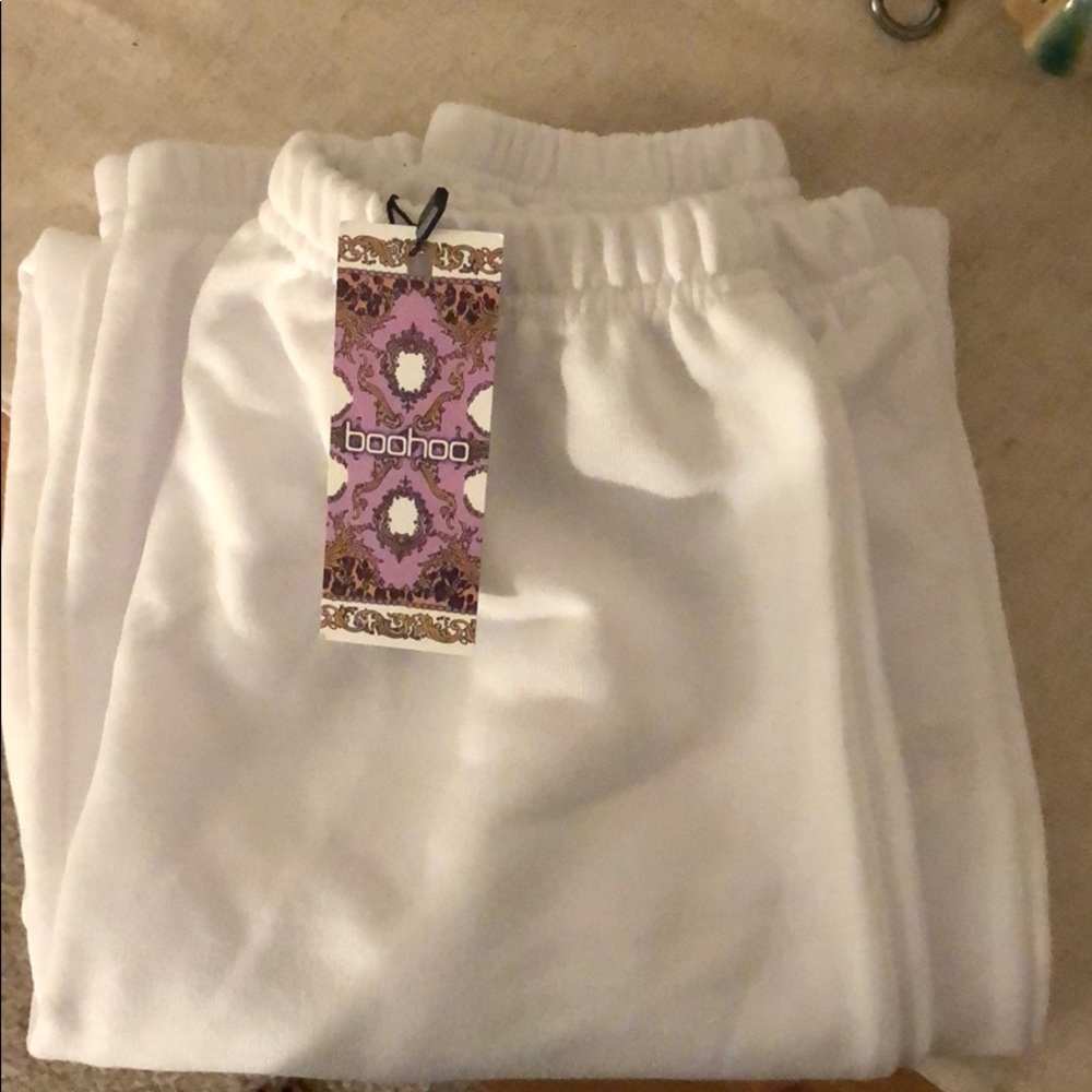 BRAND NEW WHITE SWEATPANTS